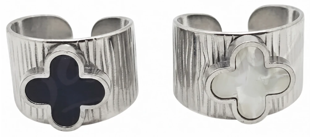 Anillo de acero quirurgico trebol negro o blanco